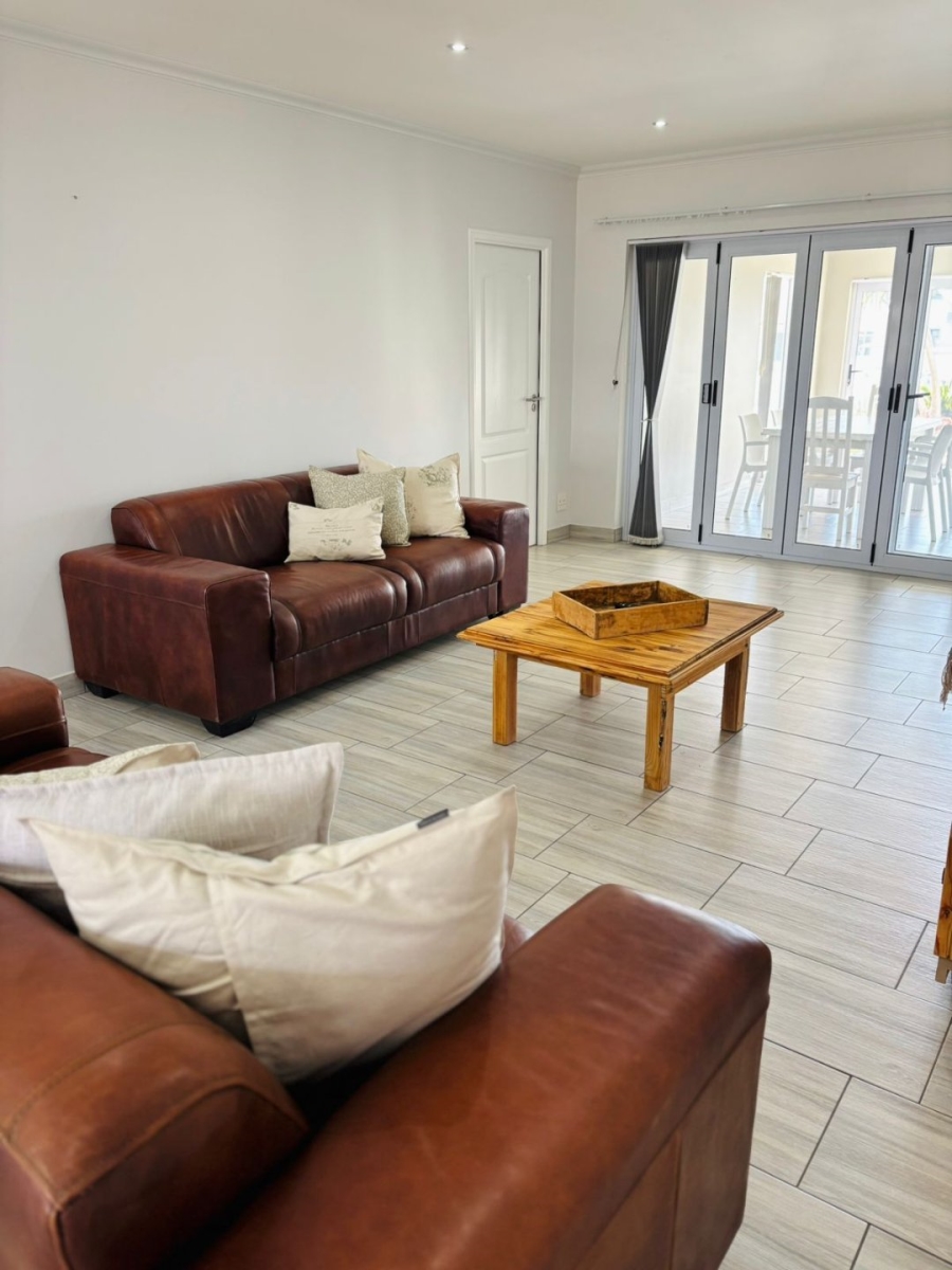 To Let 3 Bedroom Property for Rent in Aston Bay Eastern Cape